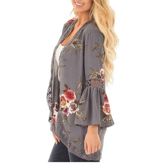 Floral Kimono W/ Lace Patchwork - Picture 4 of 8